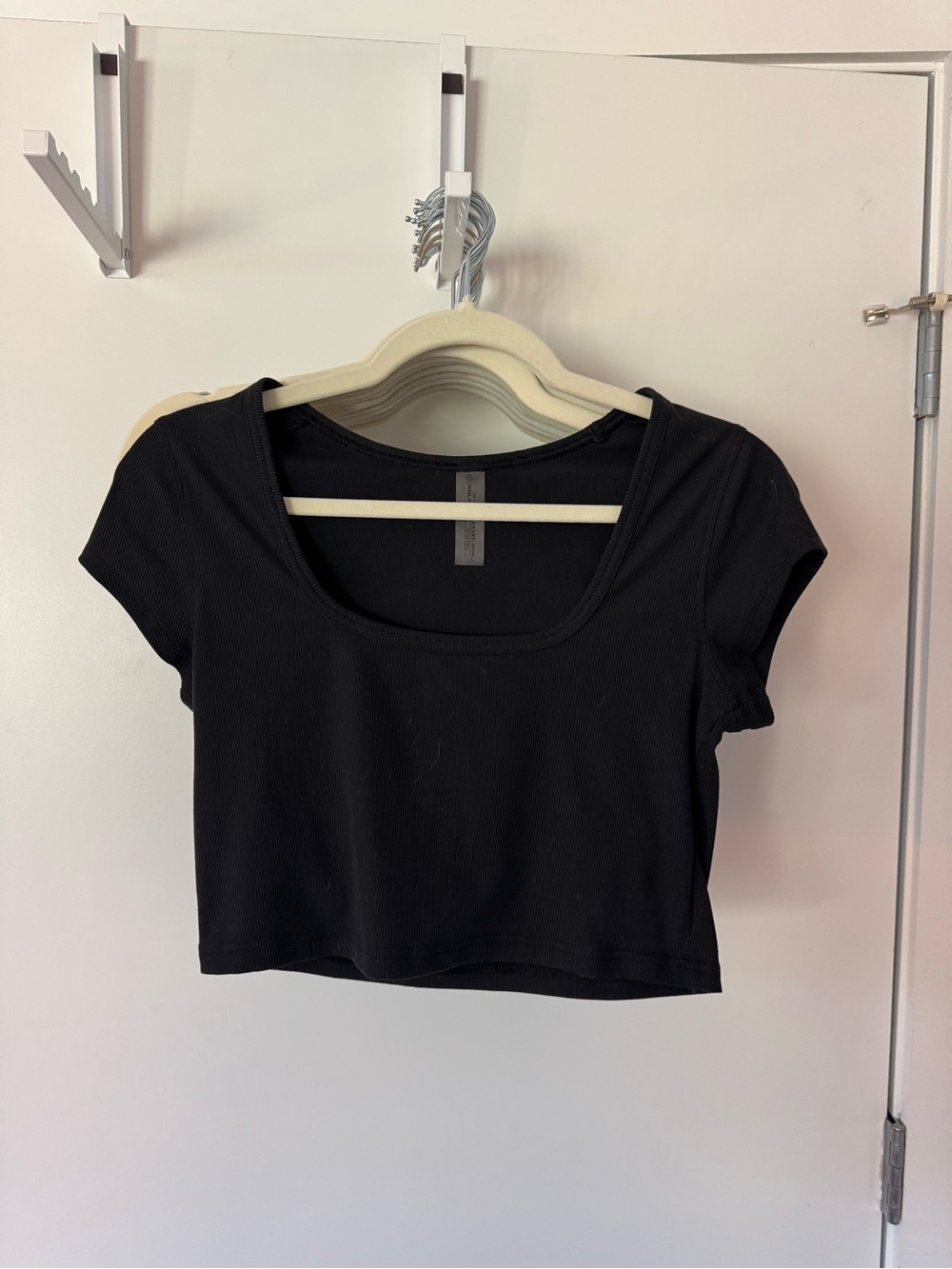 Outdoor Voices Black Women's Scoop Neck Crop Top
